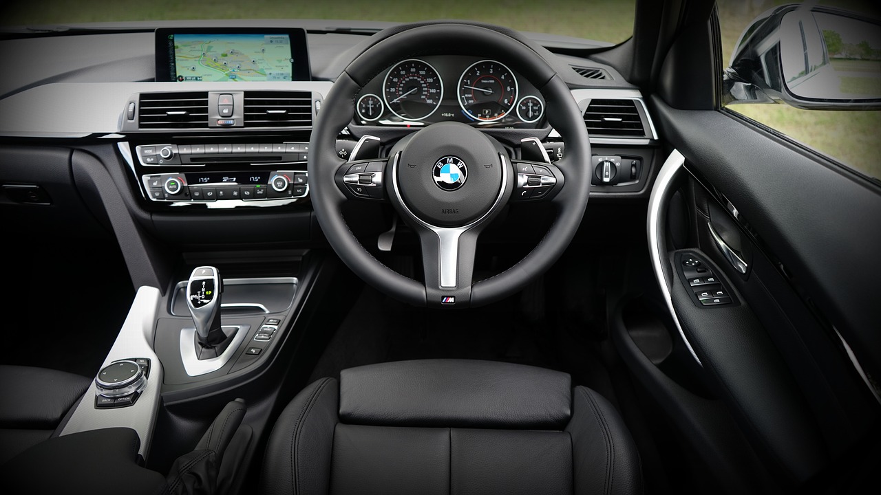 BMW 5系豪華座椅創(chuàng)新，后排充電功能探究